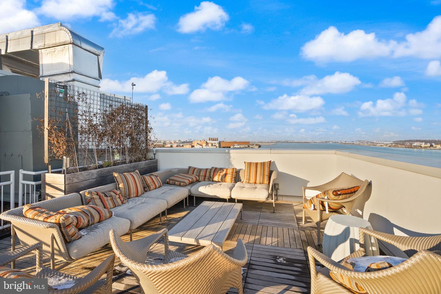 925 N FAIRFAX ST #207, ALEXANDRIA, Virginia 22314, 1 Bedroom Bedrooms, ,1 BathroomBathrooms,Residential,For sale,925 N FAIRFAX ST #207,VAAX2052868 MLS # VAAX2052868