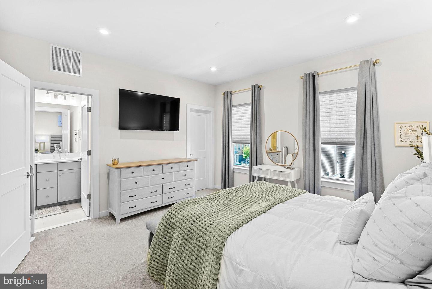 308 NEBEIOLO TER SE, LEESBURG, Virginia 20175, 3 Bedrooms Bedrooms, 6 Rooms Rooms,2 BathroomsBathrooms,Residential,For sale,308 NEBEIOLO TER SE,VALO2107016 MLS # VALO2107016