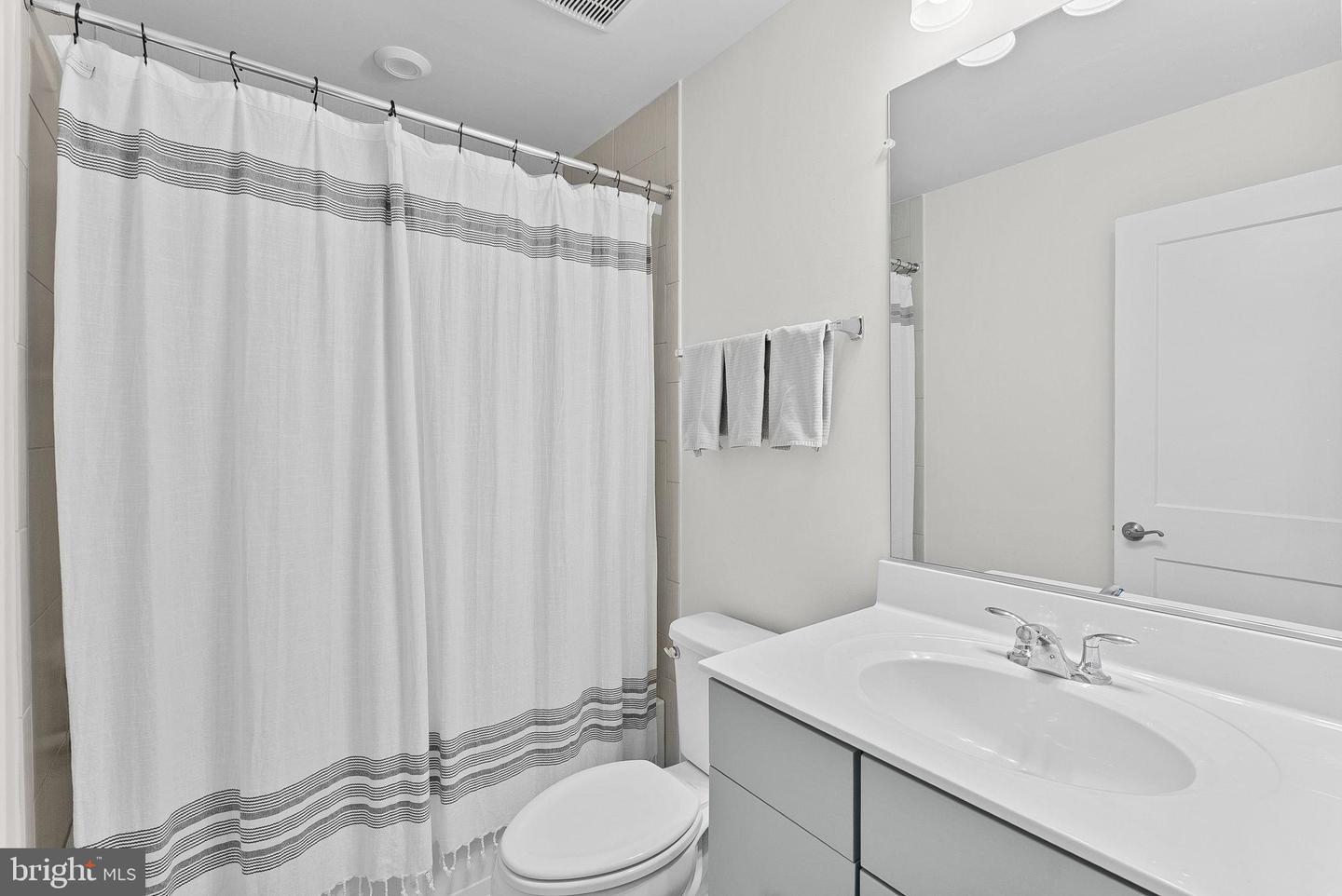 308 NEBEIOLO TER SE, LEESBURG, Virginia 20175, 3 Bedrooms Bedrooms, 6 Rooms Rooms,2 BathroomsBathrooms,Residential,For sale,308 NEBEIOLO TER SE,VALO2107016 MLS # VALO2107016