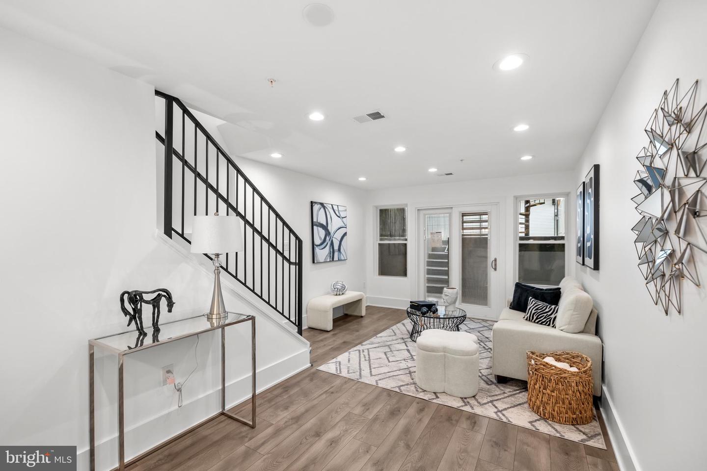 113 18TH ST SE #1, WASHINGTON, District Of Columbia 20003, 3 Bedrooms Bedrooms, ,3 BathroomsBathrooms,Residential,For sale,113 18TH ST SE #1,DCDC2225440 MLS # DCDC2225440