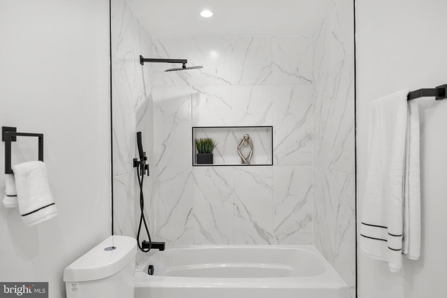 113 18TH ST SE #1, WASHINGTON, District Of Columbia 20003, 3 Bedrooms Bedrooms, ,3 BathroomsBathrooms,Residential,For sale,113 18TH ST SE #1,DCDC2225440 MLS # DCDC2225440