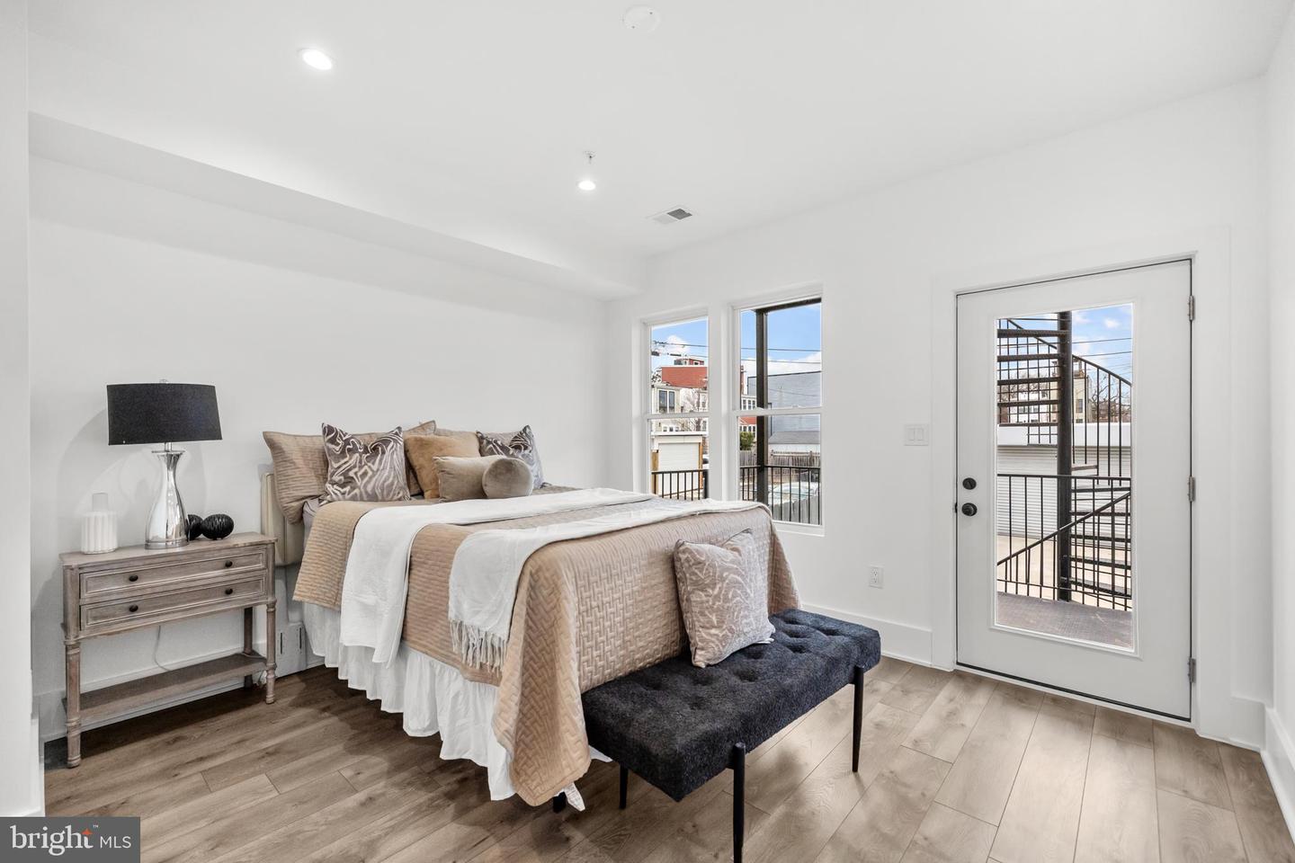 113 18TH ST SE #1, WASHINGTON, District Of Columbia 20003, 3 Bedrooms Bedrooms, ,3 BathroomsBathrooms,Residential,For sale,113 18TH ST SE #1,DCDC2225440 MLS # DCDC2225440