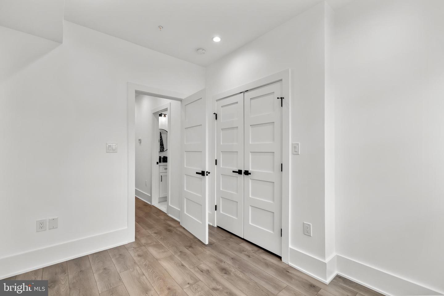 113 18TH ST SE #1, WASHINGTON, District Of Columbia 20003, 3 Bedrooms Bedrooms, ,3 BathroomsBathrooms,Residential,For sale,113 18TH ST SE #1,DCDC2225440 MLS # DCDC2225440