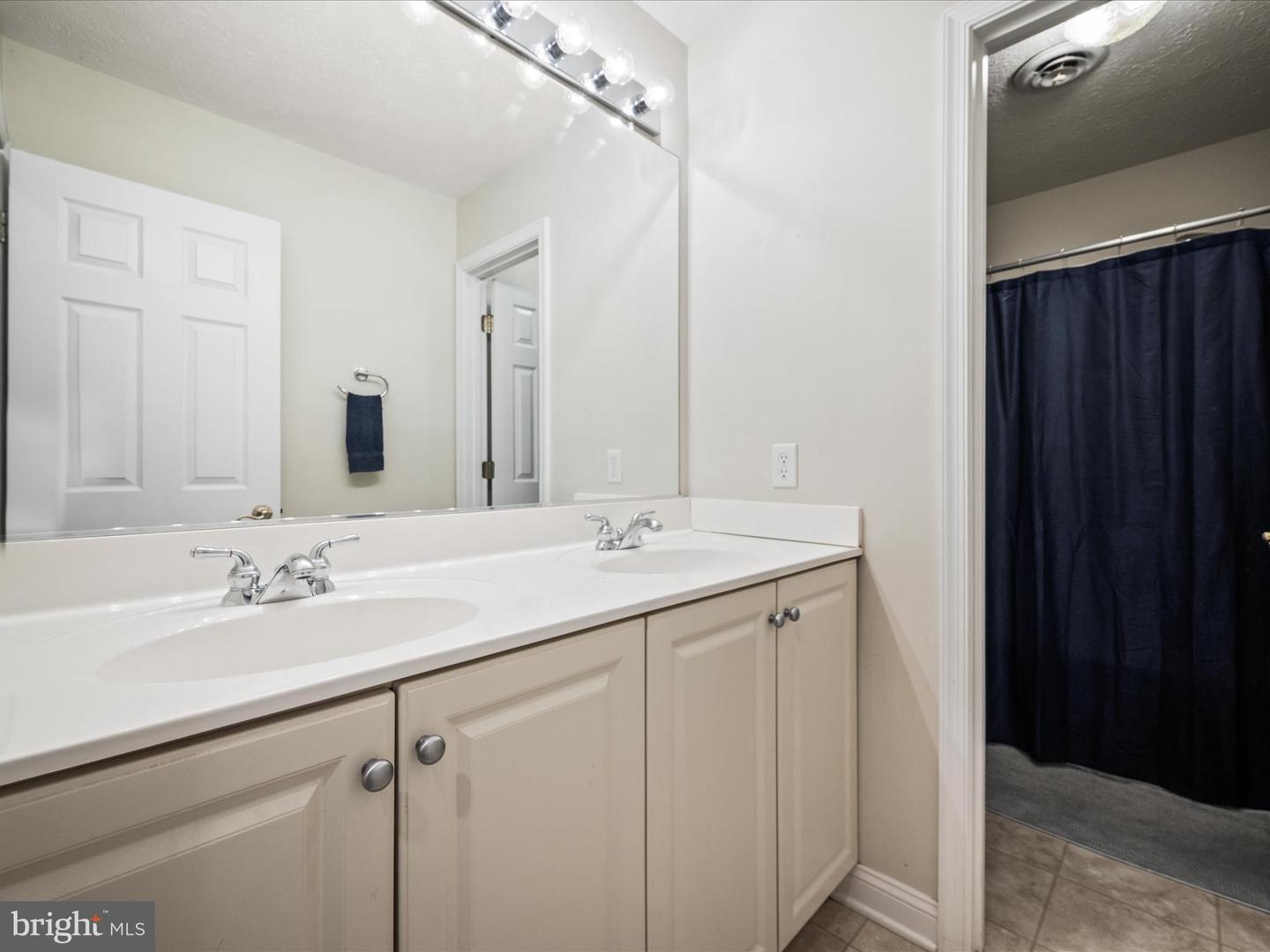 317 HENDERSON CT, BERRYVILLE, Virginia 22611, 5 Bedrooms Bedrooms, 18 Rooms Rooms,3 BathroomsBathrooms,Residential,For sale,317 HENDERSON CT,VACL2006134 MLS # VACL2006134