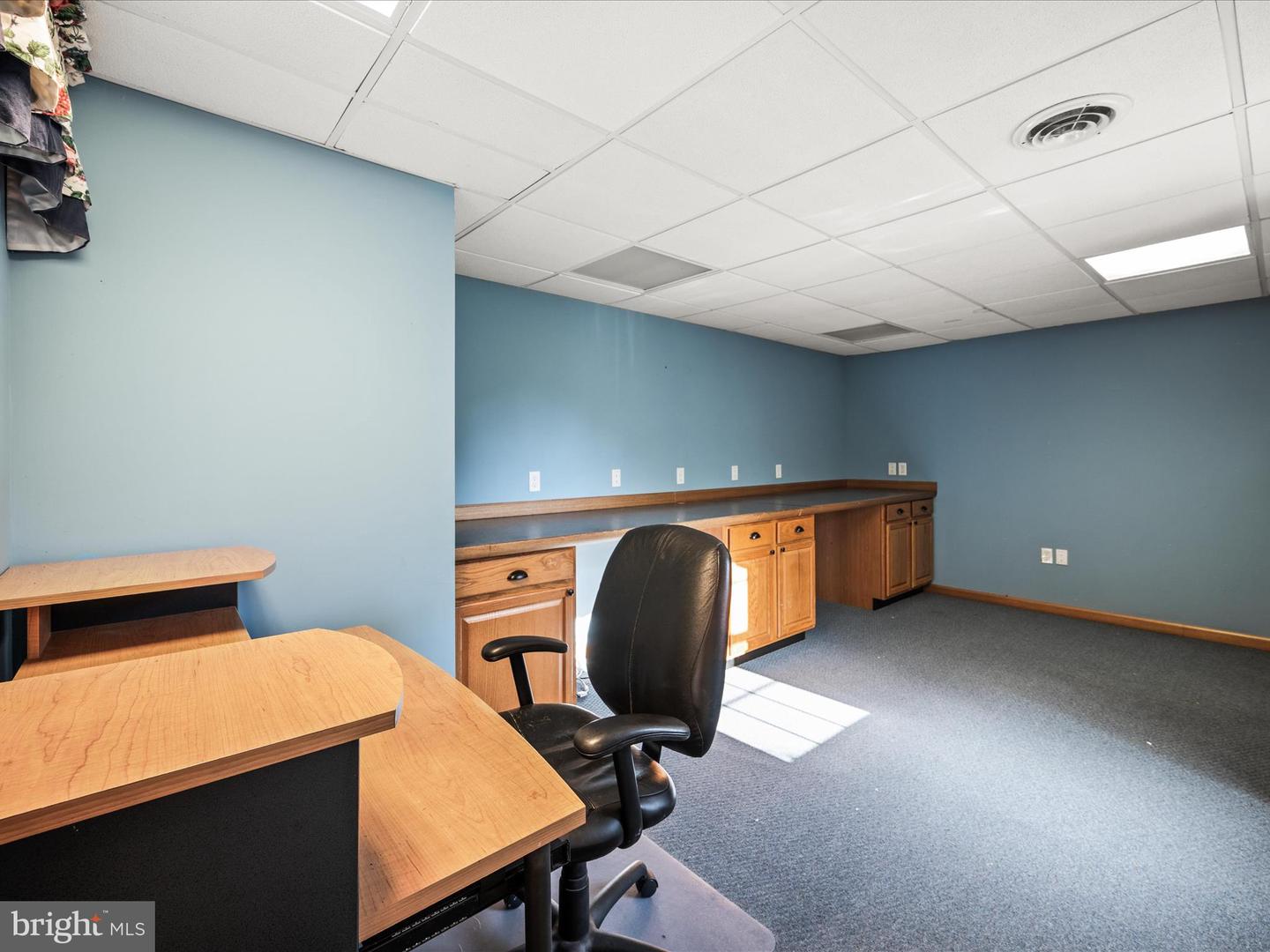 317 HENDERSON CT, BERRYVILLE, Virginia 22611, 5 Bedrooms Bedrooms, 18 Rooms Rooms,3 BathroomsBathrooms,Residential,For sale,317 HENDERSON CT,VACL2006134 MLS # VACL2006134