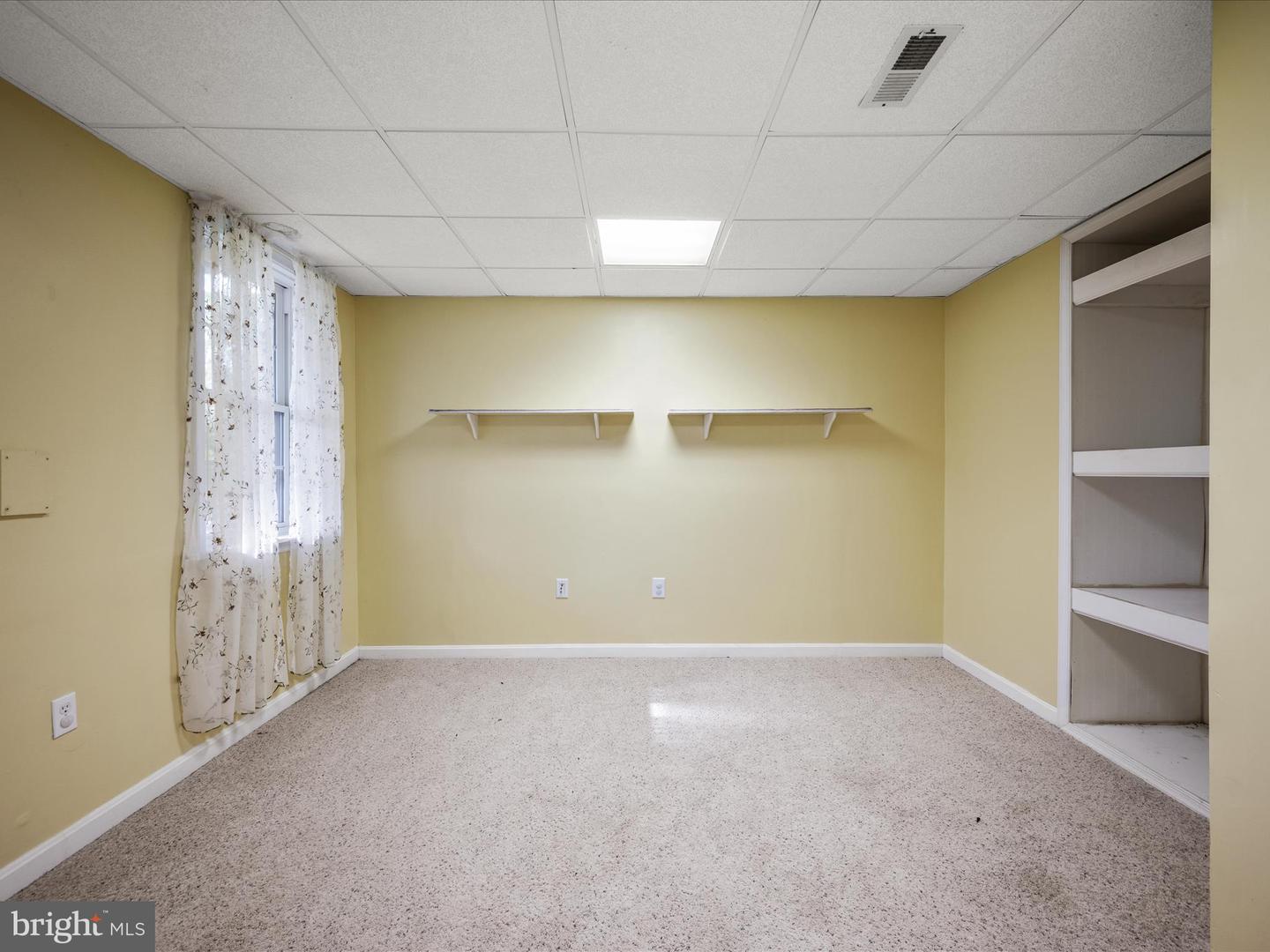 317 HENDERSON CT, BERRYVILLE, Virginia 22611, 5 Bedrooms Bedrooms, 18 Rooms Rooms,3 BathroomsBathrooms,Residential,For sale,317 HENDERSON CT,VACL2006134 MLS # VACL2006134