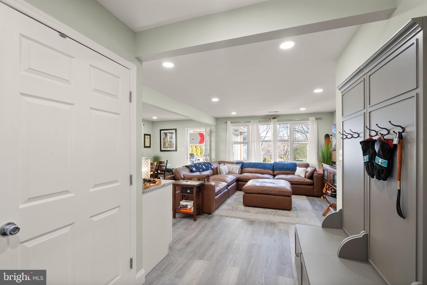 6305 HILLVIEW AVE, ALEXANDRIA, Virginia 22310, 4 Bedrooms Bedrooms, ,2 BathroomsBathrooms,Residential,For sale,6305 HILLVIEW AVE,VAFX2282232 MLS # VAFX2282232 6305 HILLVIEW AVE, ALEXANDRIA, Virginia 22310, 4 Bedrooms Bedrooms, ,2 BathroomsBathrooms,Residential,For sale,6305 HILLVIEW AVE,VAFX2282232 MLS # VAFX2282232