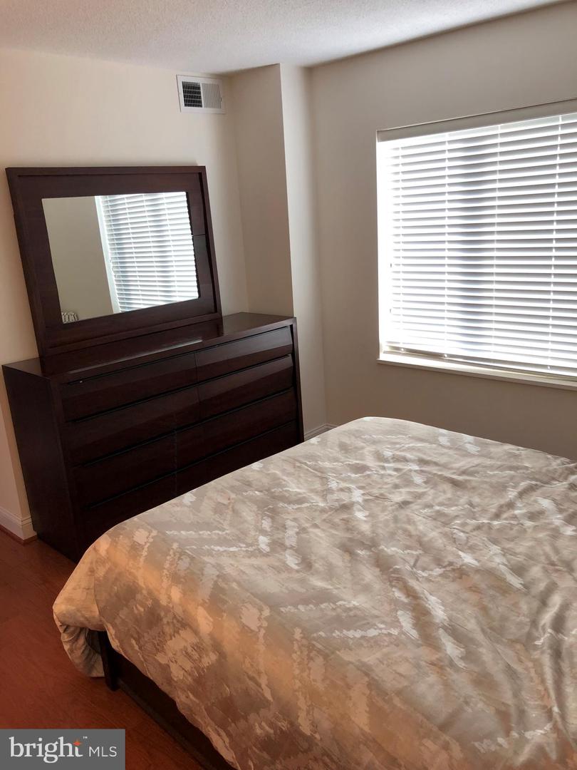 8370 GREENSBORO DR #811, MCLEAN, Virginia 22102, 2 Bedrooms Bedrooms, ,2 BathroomsBathrooms,Residential,For sale,8370 GREENSBORO DR #811,VAFX2282988 MLS # VAFX2282988 8370 GREENSBORO DR #811, MCLEAN, Virginia 22102, 2 Bedrooms Bedrooms, ,2 BathroomsBathrooms,Residential,For sale,8370 GREENSBORO DR #811,VAFX2282988 MLS # VAFX2282988