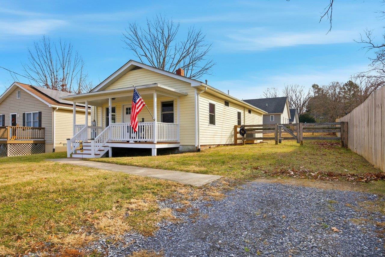 968 GLENCOE AVE, WAYNESBORO, Virginia 22980, 3 Bedrooms Bedrooms, ,2 BathroomsBathrooms,Residential,968 GLENCOE AVE,672204 MLS # 672204 968 GLENCOE AVE, WAYNESBORO, Virginia 22980, 3 Bedrooms Bedrooms, ,2 BathroomsBathrooms,Residential,968 GLENCOE AVE,672204 MLS # 672204