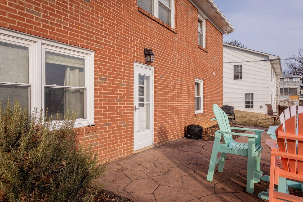 1068 COLLEGE AVE, HARRISONBURG, Virginia 22802, 4 Bedrooms Bedrooms, ,2 BathroomsBathrooms,Residential,1068 COLLEGE AVE,672206 MLS # 672206 1068 COLLEGE AVE, HARRISONBURG, Virginia 22802, 4 Bedrooms Bedrooms, ,2 BathroomsBathrooms,Residential,1068 COLLEGE AVE,672206 MLS # 672206