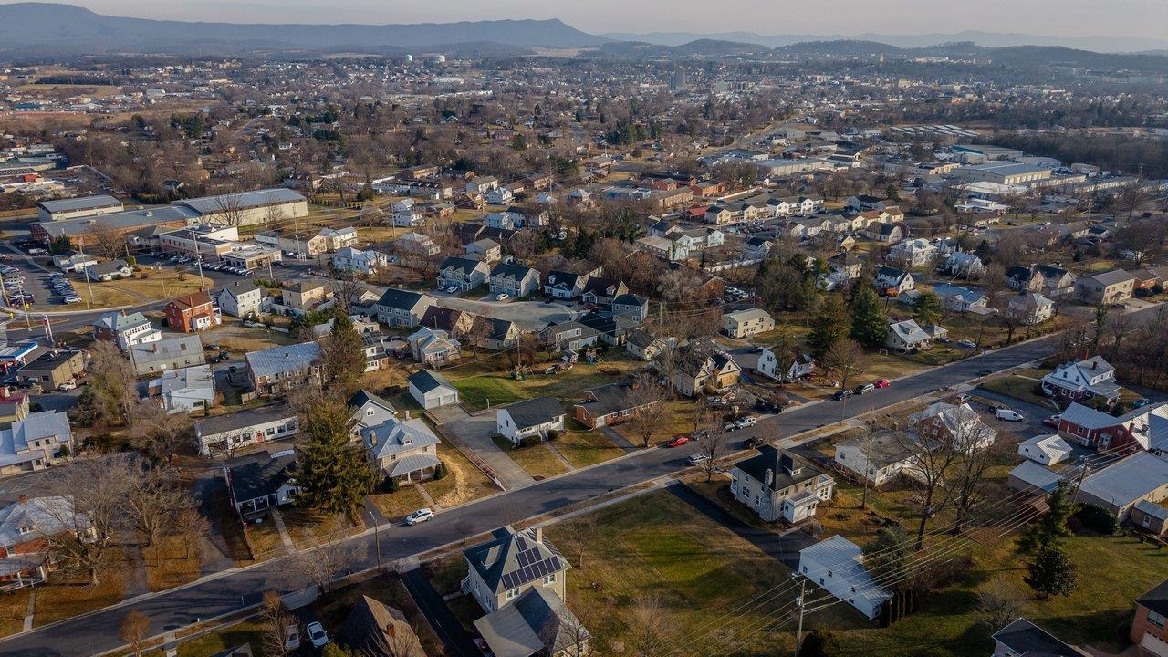 1068 COLLEGE AVE, HARRISONBURG, Virginia 22802, 4 Bedrooms Bedrooms, ,2 BathroomsBathrooms,Residential,1068 COLLEGE AVE,672206 MLS # 672206 1068 COLLEGE AVE, HARRISONBURG, Virginia 22802, 4 Bedrooms Bedrooms, ,2 BathroomsBathrooms,Residential,1068 COLLEGE AVE,672206 MLS # 672206