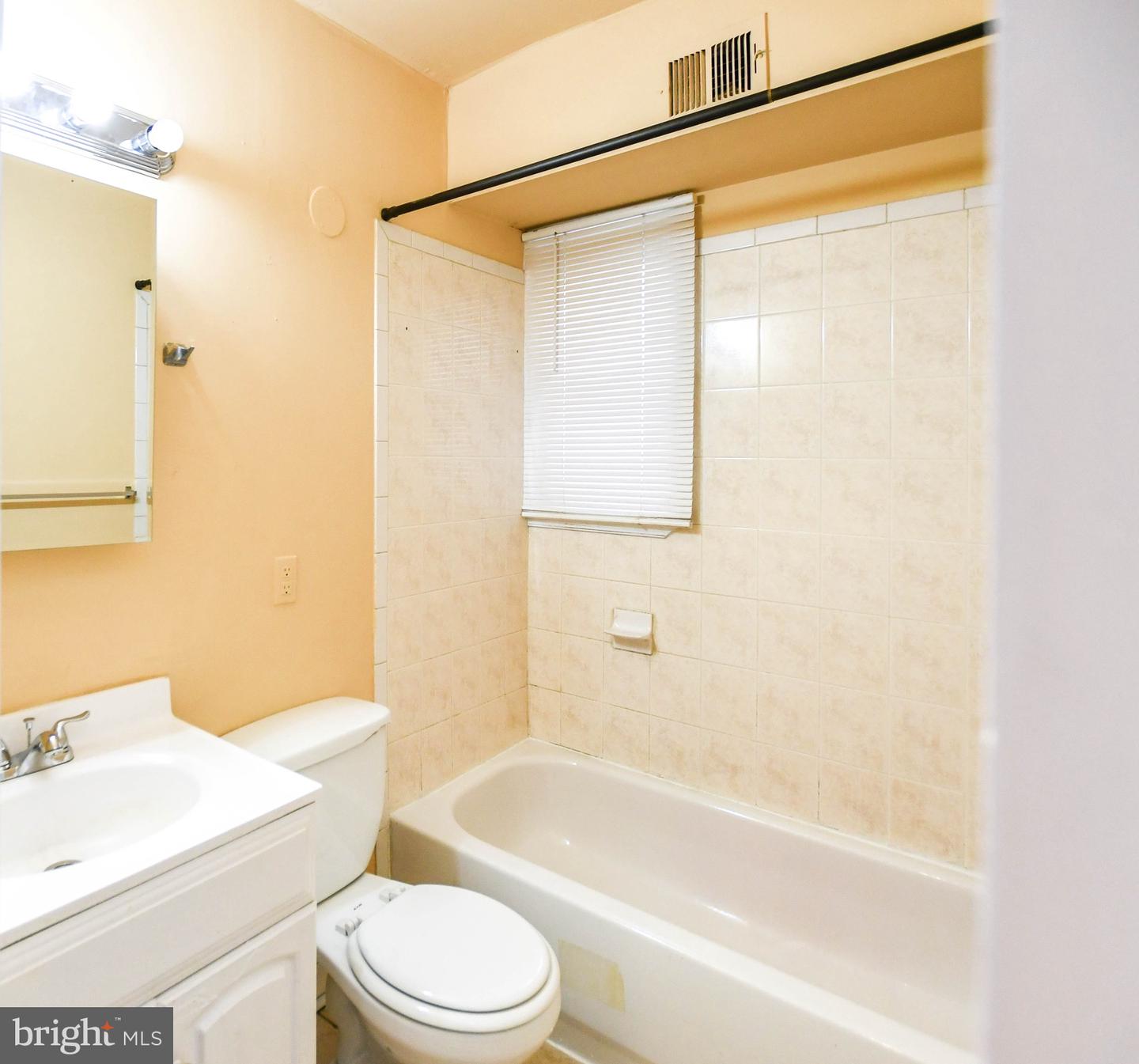 601 58TH ST NE #3, WASHINGTON, District Of Columbia 20019, 2 Bedrooms Bedrooms, ,1 BathroomBathrooms,Residential,For sale,601 58TH ST NE #3,DCDC2239130 MLS # DCDC2239130