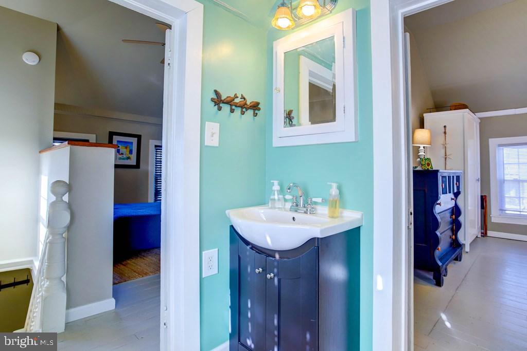 4406 MAIN ST, CHINCOTEAGUE ISLAND, Virginia 23336, 2 Bedrooms Bedrooms, 4 Rooms Rooms,1 BathroomBathrooms,Residential,For sale,4406 MAIN ST,VAAC2002502 MLS # VAAC2002502