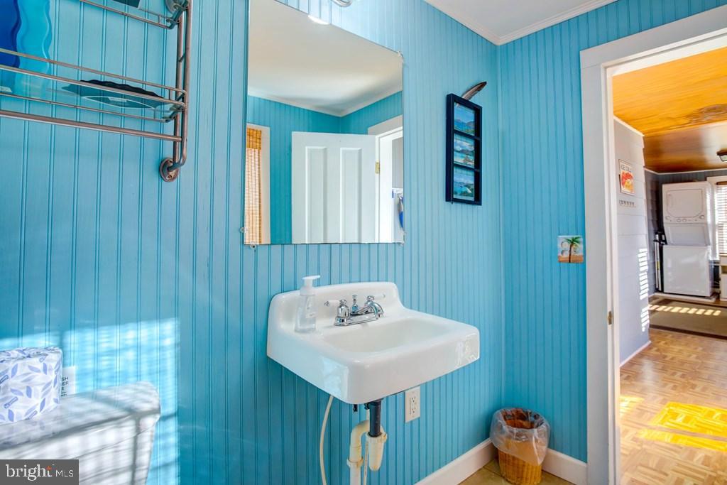 4406 MAIN ST, CHINCOTEAGUE ISLAND, Virginia 23336, 2 Bedrooms Bedrooms, 4 Rooms Rooms,1 BathroomBathrooms,Residential,For sale,4406 MAIN ST,VAAC2002502 MLS # VAAC2002502