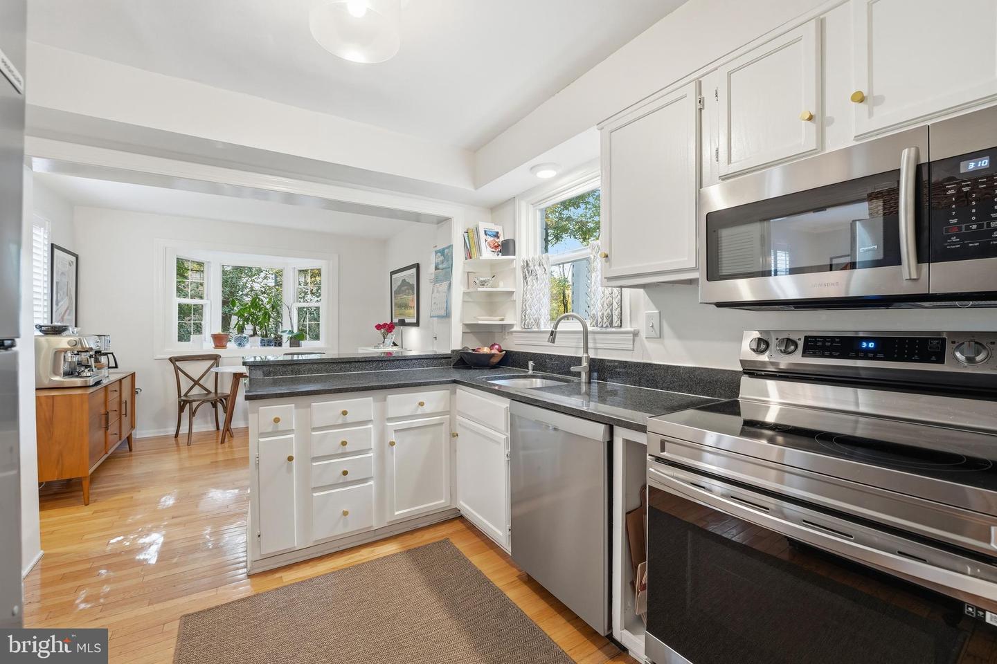 6032 GROVE DR, ALEXANDRIA, Virginia 22307, 3 Bedrooms Bedrooms, ,3 BathroomsBathrooms,Residential,For sale,6032 GROVE DR,VAFX2284390 MLS # VAFX2284390