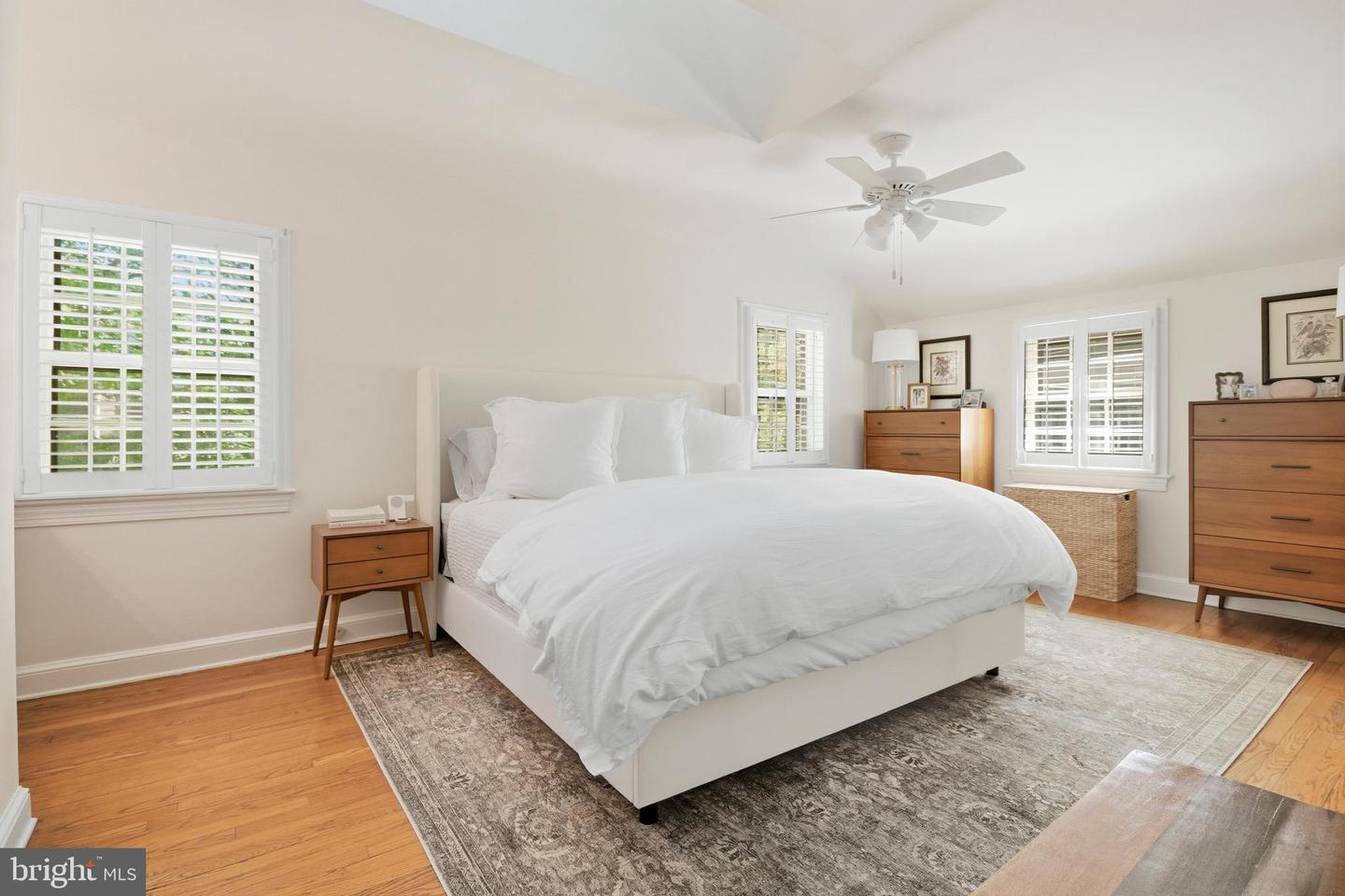 6032 GROVE DR, ALEXANDRIA, Virginia 22307, 3 Bedrooms Bedrooms, ,3 BathroomsBathrooms,Residential,For sale,6032 GROVE DR,VAFX2284390 MLS # VAFX2284390