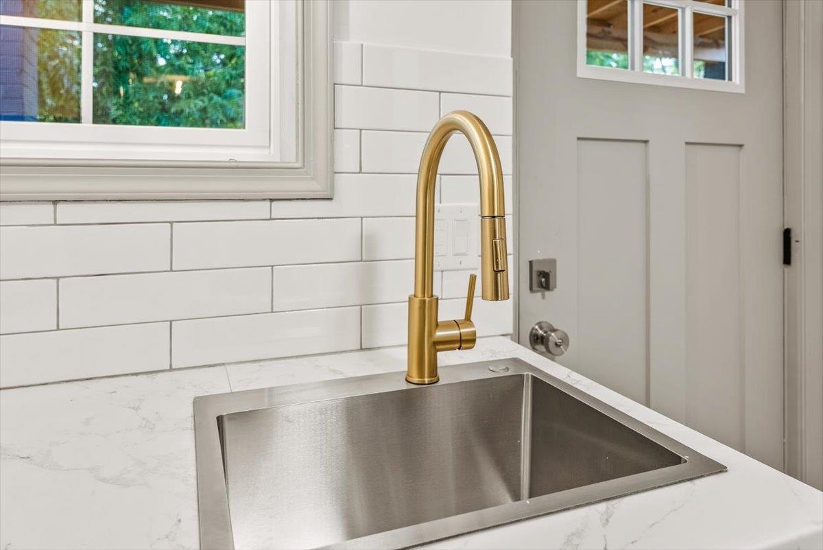 143 N ELKIN AVE, WAYNESBORO, Virginia 22980, ,Residential,143 N ELKIN AVE,672218 MLS # 672218