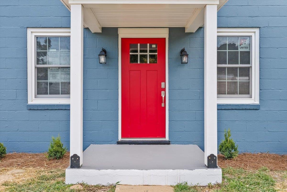 143 N ELKIN AVE, WAYNESBORO, Virginia 22980, ,Residential,143 N ELKIN AVE,672218 MLS # 672218