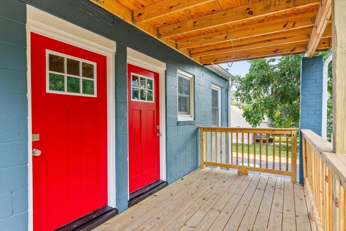 143 N ELKIN AVE, WAYNESBORO, Virginia 22980, ,Residential,143 N ELKIN AVE,672218 MLS # 672218