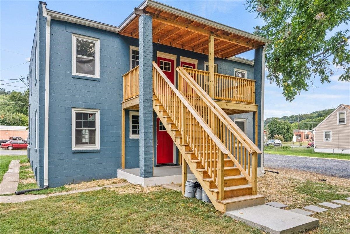 143 N ELKIN AVE, WAYNESBORO, Virginia 22980, ,Residential,143 N ELKIN AVE,672218 MLS # 672218