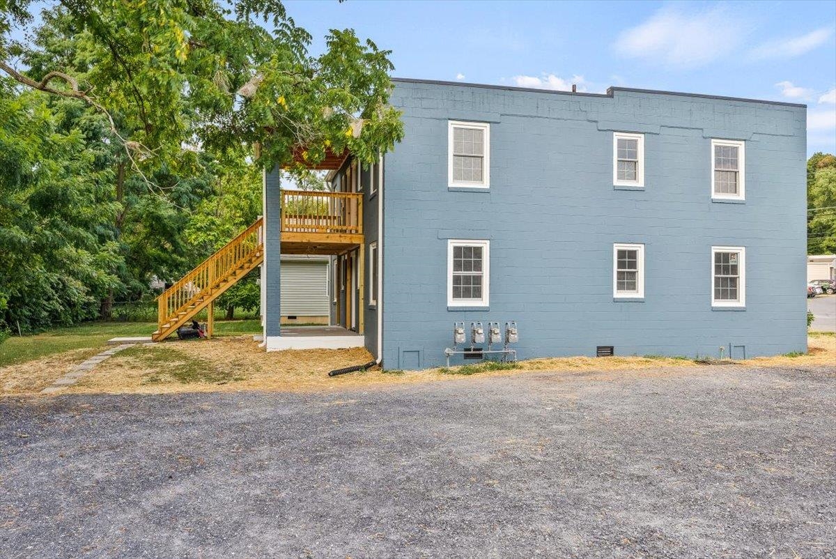 143 N ELKIN AVE, WAYNESBORO, Virginia 22980, ,Residential,143 N ELKIN AVE,672218 MLS # 672218