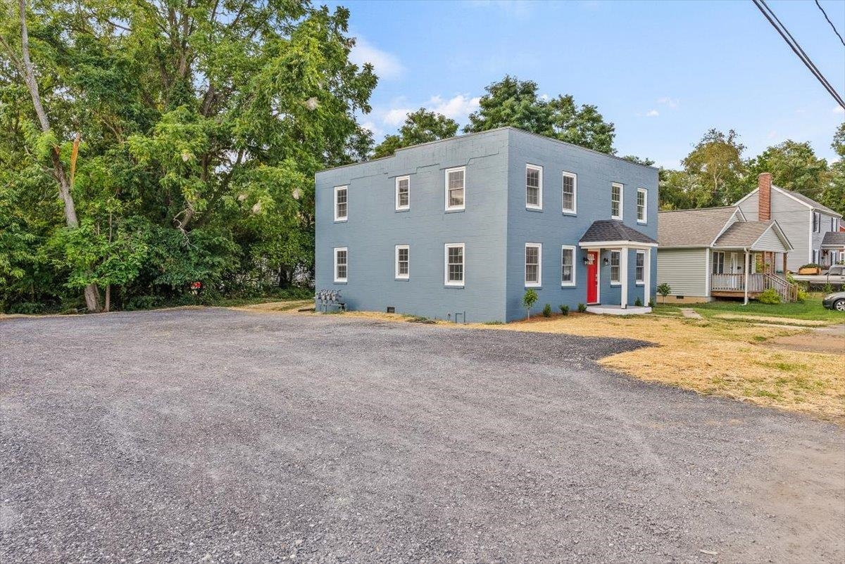 143 N ELKIN AVE, WAYNESBORO, Virginia 22980, ,Residential,143 N ELKIN AVE,672218 MLS # 672218