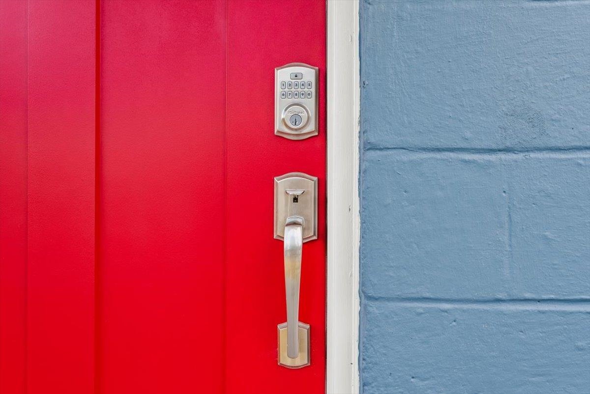 143 N ELKIN AVE, WAYNESBORO, Virginia 22980, ,Residential,143 N ELKIN AVE,672218 MLS # 672218