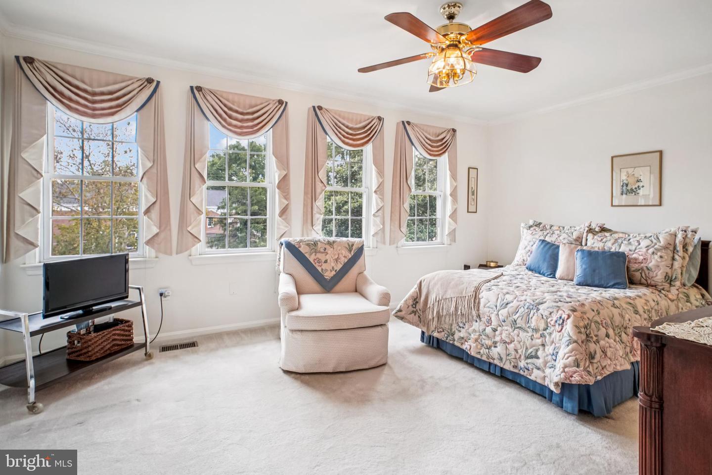 5936 MUNSON CT, FALLS CHURCH, Virginia 22041, 3 Bedrooms Bedrooms, ,3 BathroomsBathrooms,Residential,For sale,5936 MUNSON CT,VAFX2265252 MLS # VAFX2265252 5936 MUNSON CT, FALLS CHURCH, Virginia 22041, 3 Bedrooms Bedrooms, ,3 BathroomsBathrooms,Residential,For sale,5936 MUNSON CT,VAFX2265252 MLS # VAFX2265252