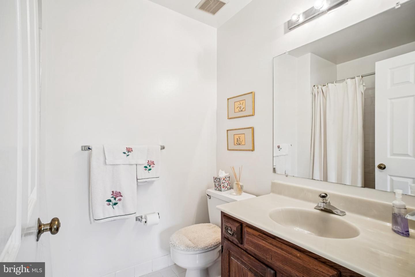 5936 MUNSON CT, FALLS CHURCH, Virginia 22041, 3 Bedrooms Bedrooms, ,3 BathroomsBathrooms,Residential,For sale,5936 MUNSON CT,VAFX2265252 MLS # VAFX2265252 5936 MUNSON CT, FALLS CHURCH, Virginia 22041, 3 Bedrooms Bedrooms, ,3 BathroomsBathrooms,Residential,For sale,5936 MUNSON CT,VAFX2265252 MLS # VAFX2265252