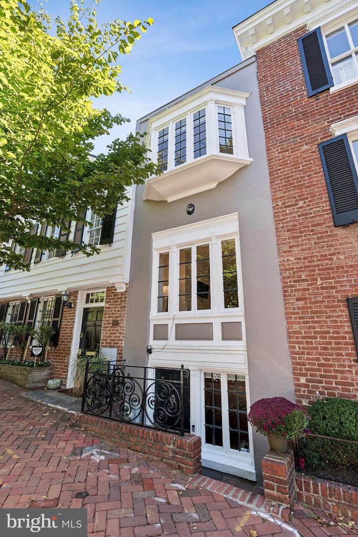 1239 30TH ST NW, WASHINGTON, District Of Columbia 20007, 2 Bedrooms Bedrooms, ,1 BathroomBathrooms,Residential,For sale,1239 30TH ST NW,DCDC2225428 MLS # DCDC2225428