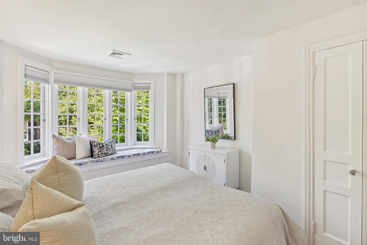 1239 30TH ST NW, WASHINGTON, District Of Columbia 20007, 2 Bedrooms Bedrooms, ,1 BathroomBathrooms,Residential,For sale,1239 30TH ST NW,DCDC2225428 MLS # DCDC2225428