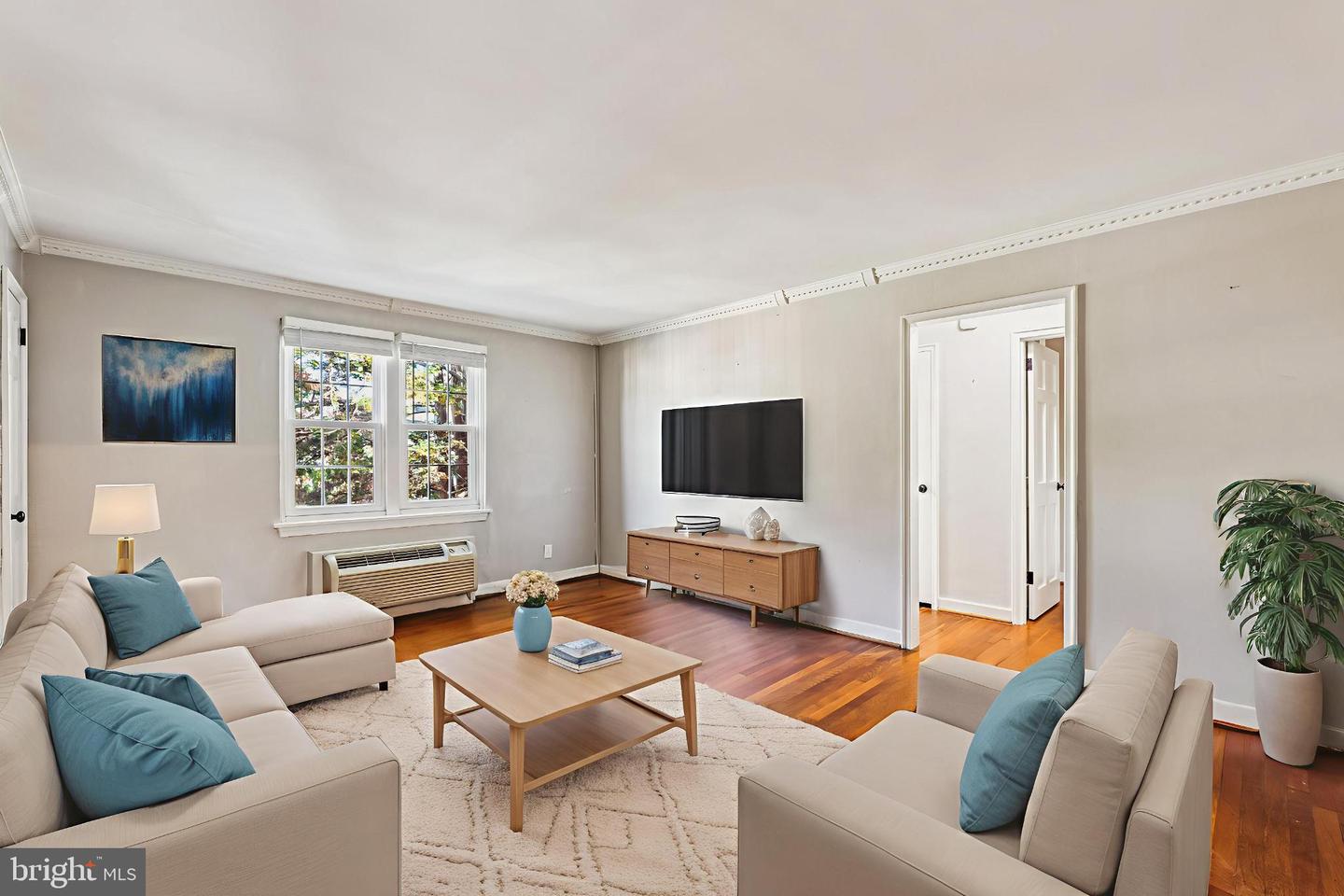 117 E GLEBE RD #B, ALEXANDRIA, Virginia 22305, 2 Bedrooms Bedrooms, 5 Rooms Rooms,1 BathroomBathrooms,Residential,For sale,117 E GLEBE RD #B,VAAX2050870 MLS # VAAX2050870