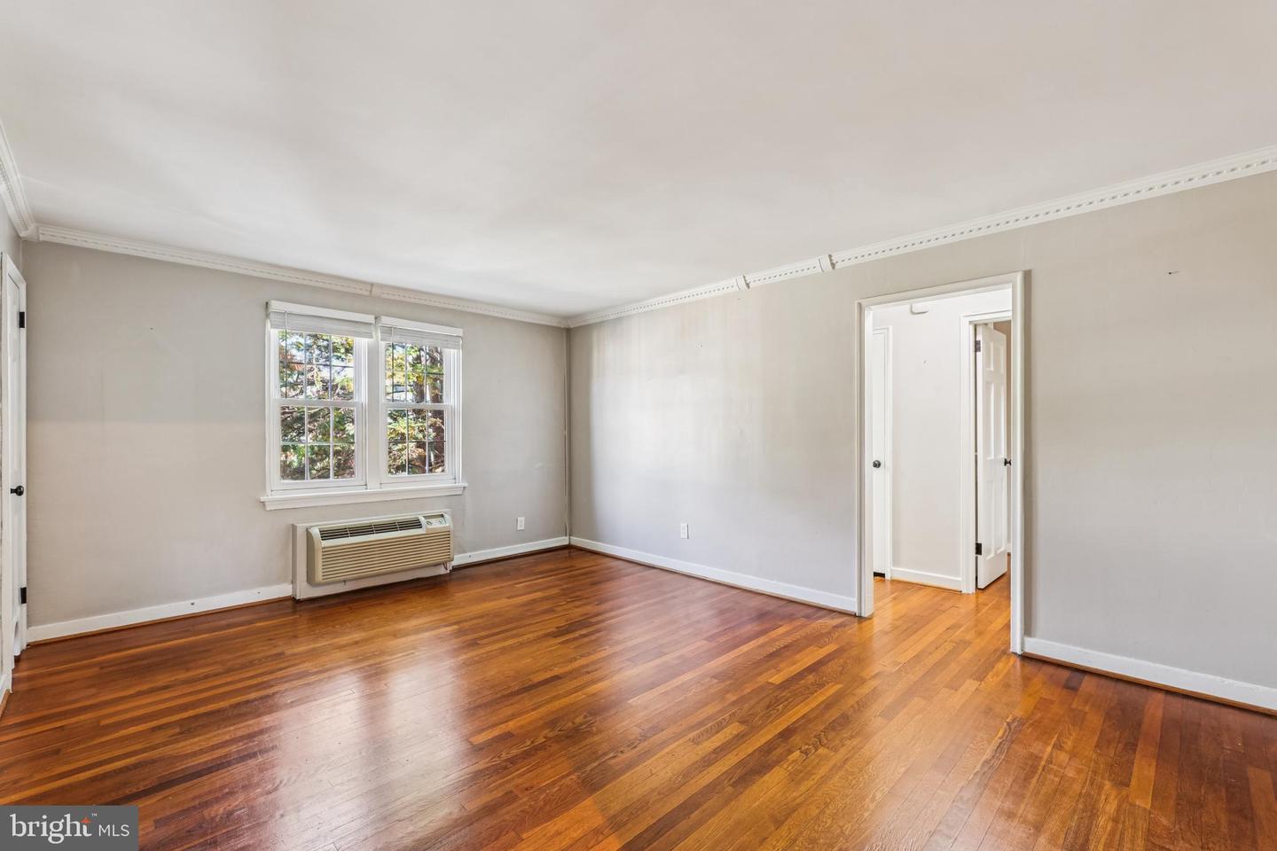 117 E GLEBE RD #B, ALEXANDRIA, Virginia 22305, 2 Bedrooms Bedrooms, 5 Rooms Rooms,1 BathroomBathrooms,Residential,For sale,117 E GLEBE RD #B,VAAX2050870 MLS # VAAX2050870