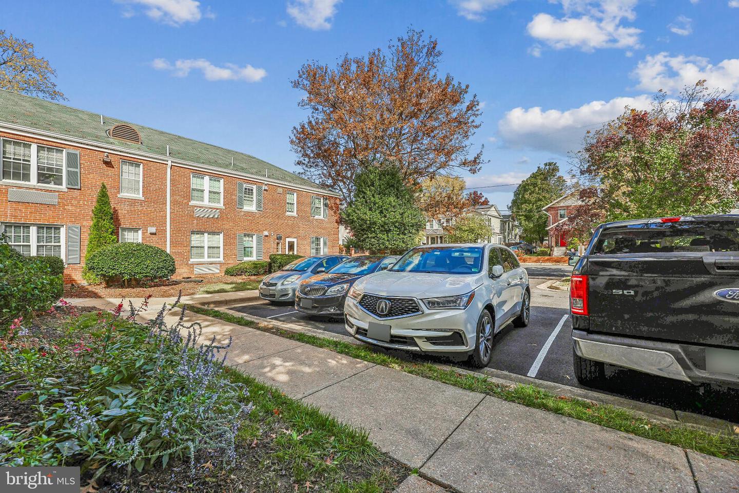 117 E GLEBE RD #B, ALEXANDRIA, Virginia 22305, 2 Bedrooms Bedrooms, 5 Rooms Rooms,1 BathroomBathrooms,Residential,For sale,117 E GLEBE RD #B,VAAX2050870 MLS # VAAX2050870