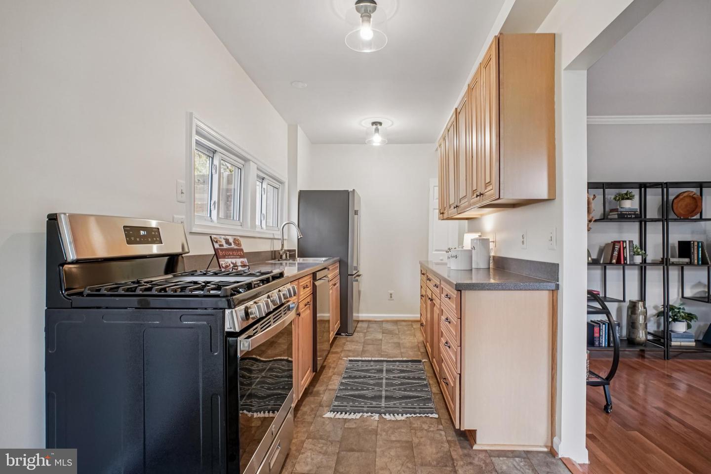 104 E GLEBE RD, ALEXANDRIA, Virginia 22305, 2 Bedrooms Bedrooms, ,1 BathroomBathrooms,Residential,For sale,104 E GLEBE RD,VAAX2051932 MLS # VAAX2051932