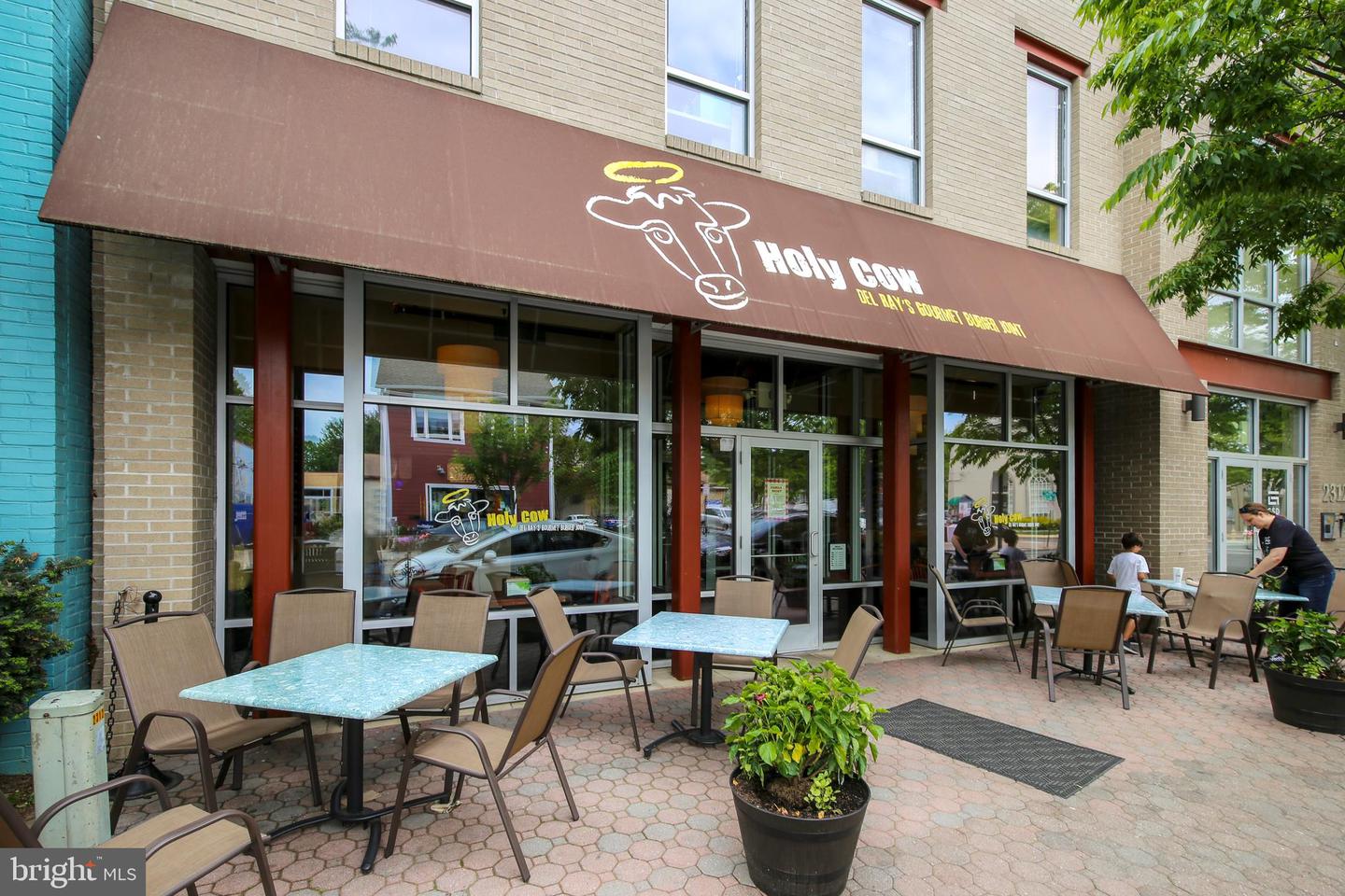 104 E GLEBE RD, ALEXANDRIA, Virginia 22305, 2 Bedrooms Bedrooms, ,1 BathroomBathrooms,Residential,For sale,104 E GLEBE RD,VAAX2051932 MLS # VAAX2051932