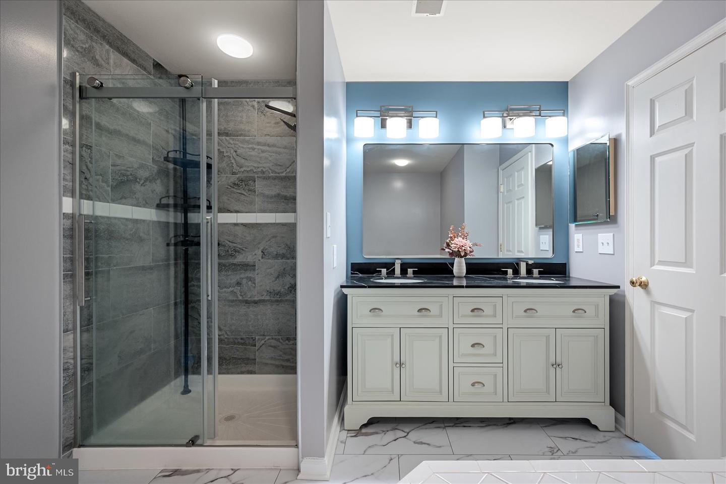 25542 DONEGAL DR, CHANTILLY, Virginia 20152, 3 Bedrooms Bedrooms, ,2 BathroomsBathrooms,Residential,For sale,25542 DONEGAL DR,VALO2111796 MLS # VALO2111796