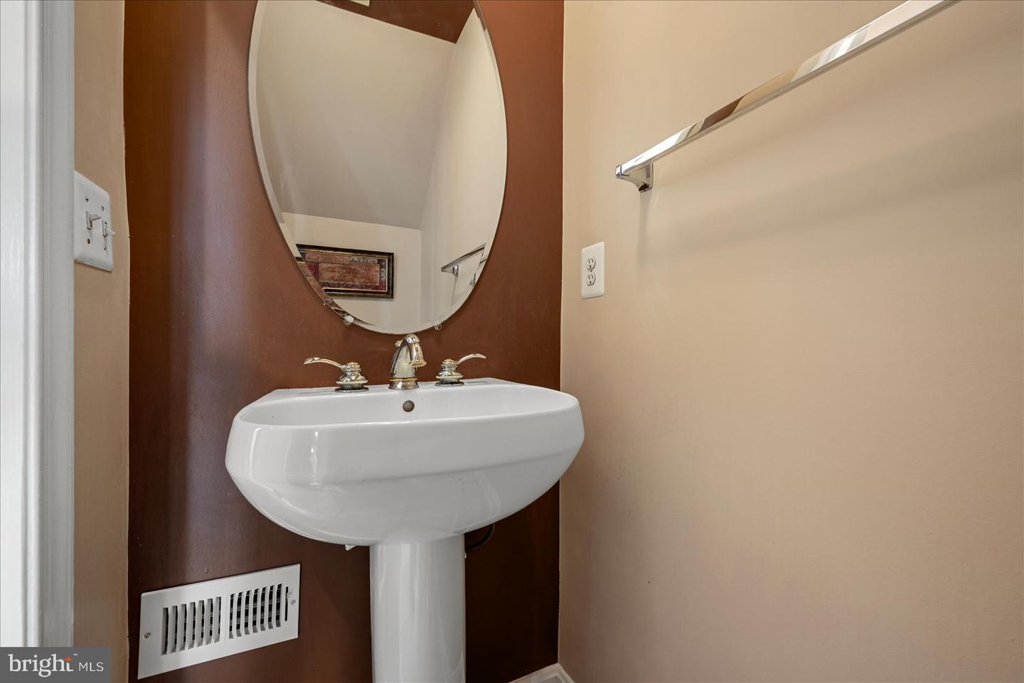 25542 DONEGAL DR, CHANTILLY, Virginia 20152, 3 Bedrooms Bedrooms, ,2 BathroomsBathrooms,Residential,For sale,25542 DONEGAL DR,VALO2111796 MLS # VALO2111796