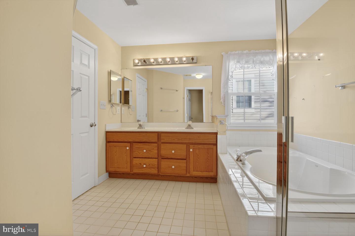 4734 FEATURE OAK WAY, FAIRFAX, Virginia 22032, 5 Bedrooms Bedrooms, ,5 BathroomsBathrooms,Residential,For sale,4734 FEATURE OAK WAY,VAFX2280858 MLS # VAFX2280858