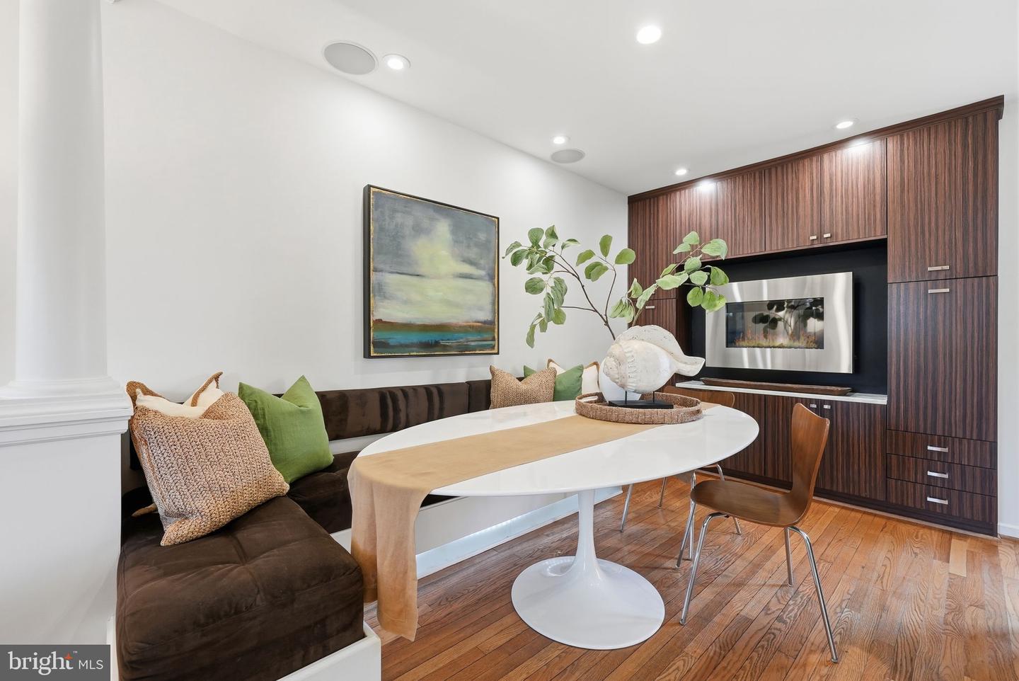 1130 COLONIAL AVE, ALEXANDRIA, Virginia 22314, 2 Bedrooms Bedrooms, ,2 BathroomsBathrooms,Residential,For sale,1130 COLONIAL AVE,VAAX2052162 MLS # VAAX2052162 1130 COLONIAL AVE, ALEXANDRIA, Virginia 22314, 2 Bedrooms Bedrooms, ,2 BathroomsBathrooms,Residential,For sale,1130 COLONIAL AVE,VAAX2052162 MLS # VAAX2052162