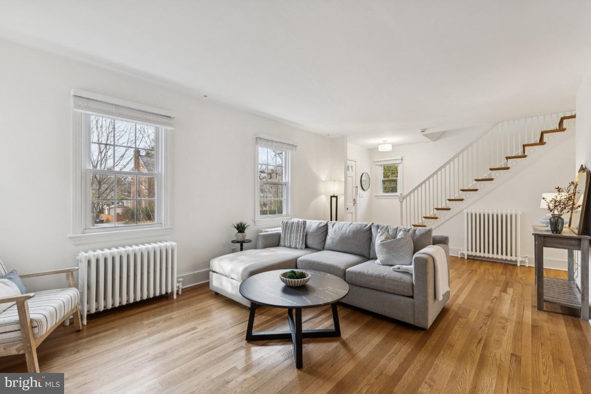 425 N NORWOOD ST, ARLINGTON, Virginia 22203, 3 Bedrooms Bedrooms, ,3 BathroomsBathrooms,Residential,For sale,425 N NORWOOD ST,VAAR2066876 MLS # VAAR2066876