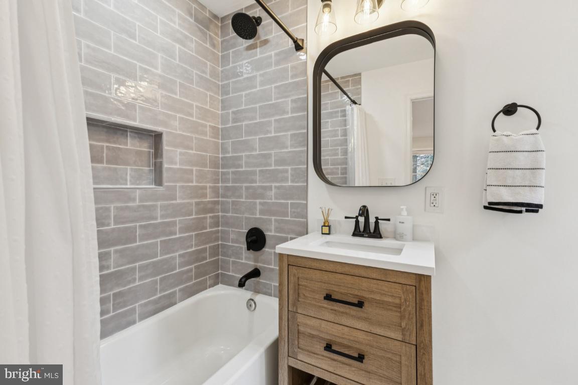 425 N NORWOOD ST, ARLINGTON, Virginia 22203, 3 Bedrooms Bedrooms, ,3 BathroomsBathrooms,Residential,For sale,425 N NORWOOD ST,VAAR2066876 MLS # VAAR2066876