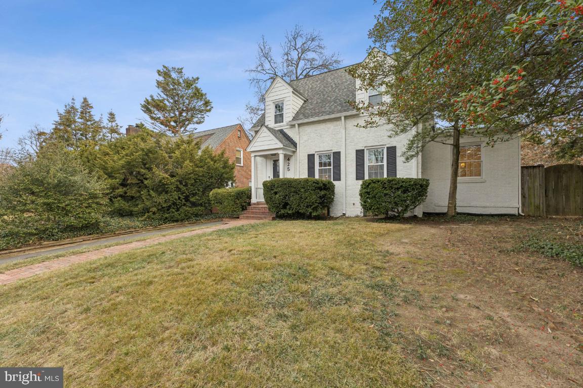 425 N NORWOOD ST, ARLINGTON, Virginia 22203, 3 Bedrooms Bedrooms, ,3 BathroomsBathrooms,Residential,For sale,425 N NORWOOD ST,VAAR2066876 MLS # VAAR2066876