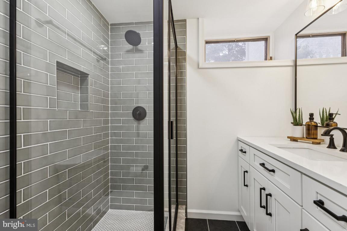 425 N NORWOOD ST, ARLINGTON, Virginia 22203, 3 Bedrooms Bedrooms, ,3 BathroomsBathrooms,Residential,For sale,425 N NORWOOD ST,VAAR2066876 MLS # VAAR2066876