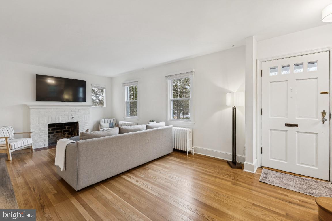 425 N NORWOOD ST, ARLINGTON, Virginia 22203, 3 Bedrooms Bedrooms, ,3 BathroomsBathrooms,Residential,For sale,425 N NORWOOD ST,VAAR2066876 MLS # VAAR2066876