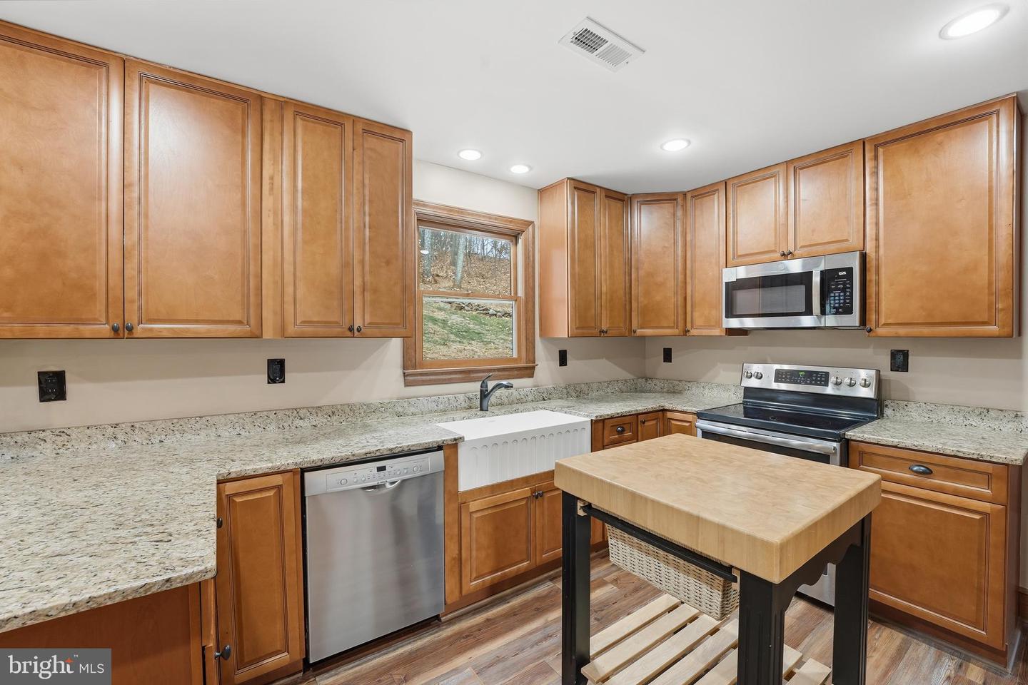 7406 BEAR WALLOW DR, WARRENTON, Virginia 20186, 4 Bedrooms Bedrooms, 12 Rooms Rooms,3 BathroomsBathrooms,Residential,For sale,7406 BEAR WALLOW DR,VAFQ2019902 MLS # VAFQ2019902