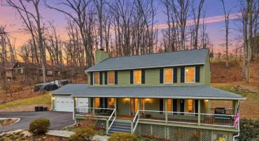 7406 BEAR WALLOW DR, WARRENTON, Virginia 20186, 4 Bedrooms Bedrooms, 12 Rooms Rooms,3 BathroomsBathrooms,Residential,For sale,7406 BEAR WALLOW DR,VAFQ2019902 MLS # VAFQ2019902