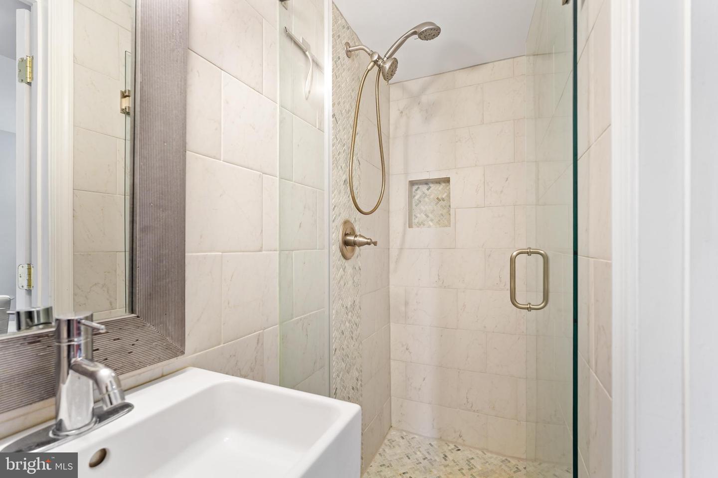 44 DALE ST, ALEXANDRIA, Virginia 22305, 3 Bedrooms Bedrooms, ,2 BathroomsBathrooms,Residential,For sale,44 DALE ST,VAAX2052622 MLS # VAAX2052622