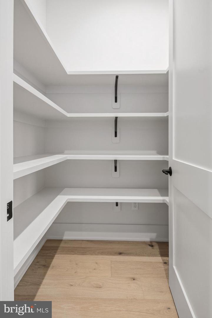 6238 22ND ST N, ARLINGTON, Virginia 22205, 6 Bedrooms Bedrooms, ,6 BathroomsBathrooms,Residential,For sale,6238 22ND ST N,VAAR2067152 MLS # VAAR2067152