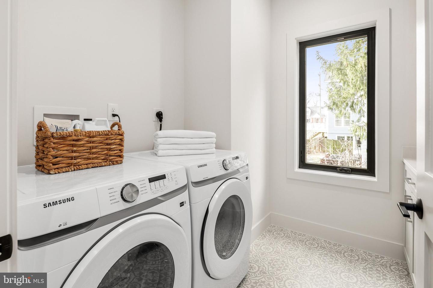 6238 22ND ST N, ARLINGTON, Virginia 22205, 6 Bedrooms Bedrooms, ,6 BathroomsBathrooms,Residential,For sale,6238 22ND ST N,VAAR2067152 MLS # VAAR2067152